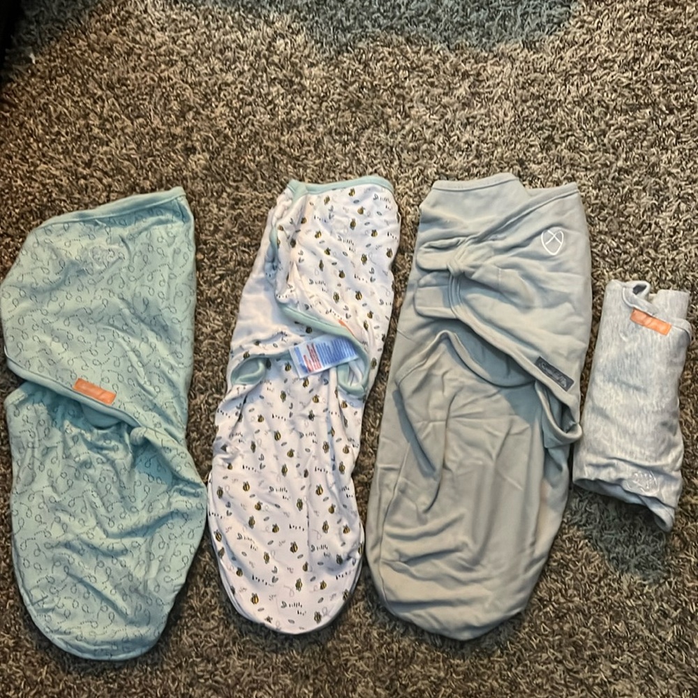 SwaddleMe Easy Change Swaddles, Lot of 4 Size S-M